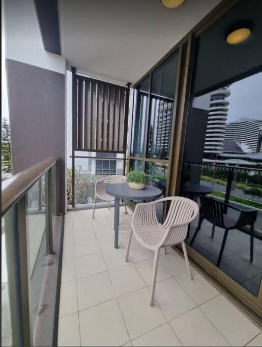 Broadbeach Stunner Modern And Central Gold Coast Exterior foto