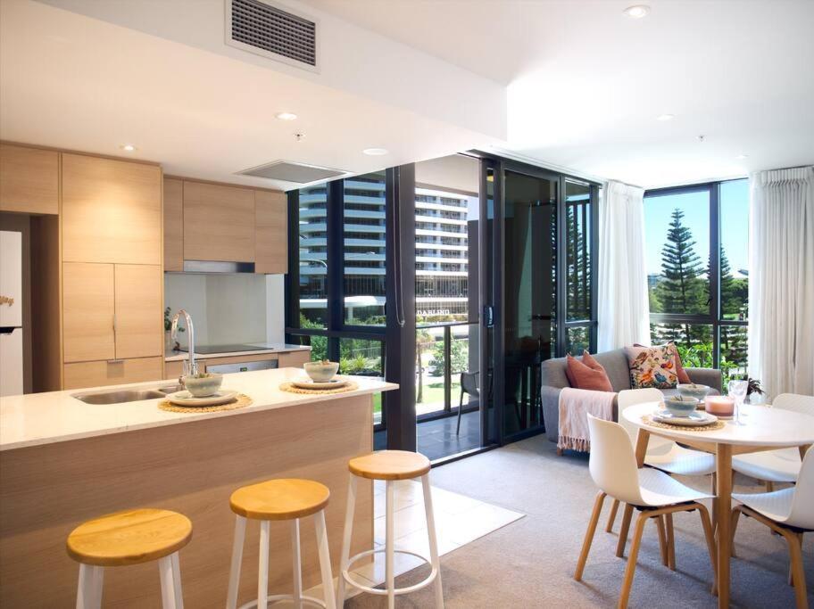 Broadbeach Stunner Modern And Central Gold Coast Exterior foto