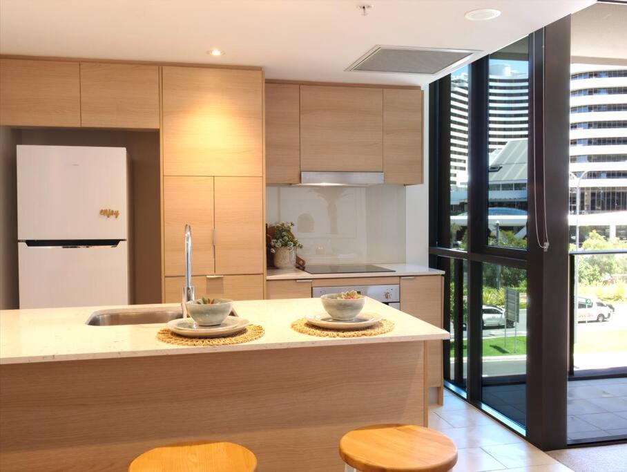 Broadbeach Stunner Modern And Central Gold Coast Exterior foto