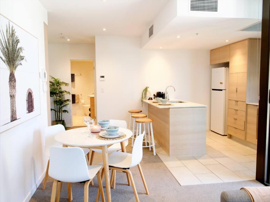 Broadbeach Stunner Modern And Central Gold Coast Exterior foto