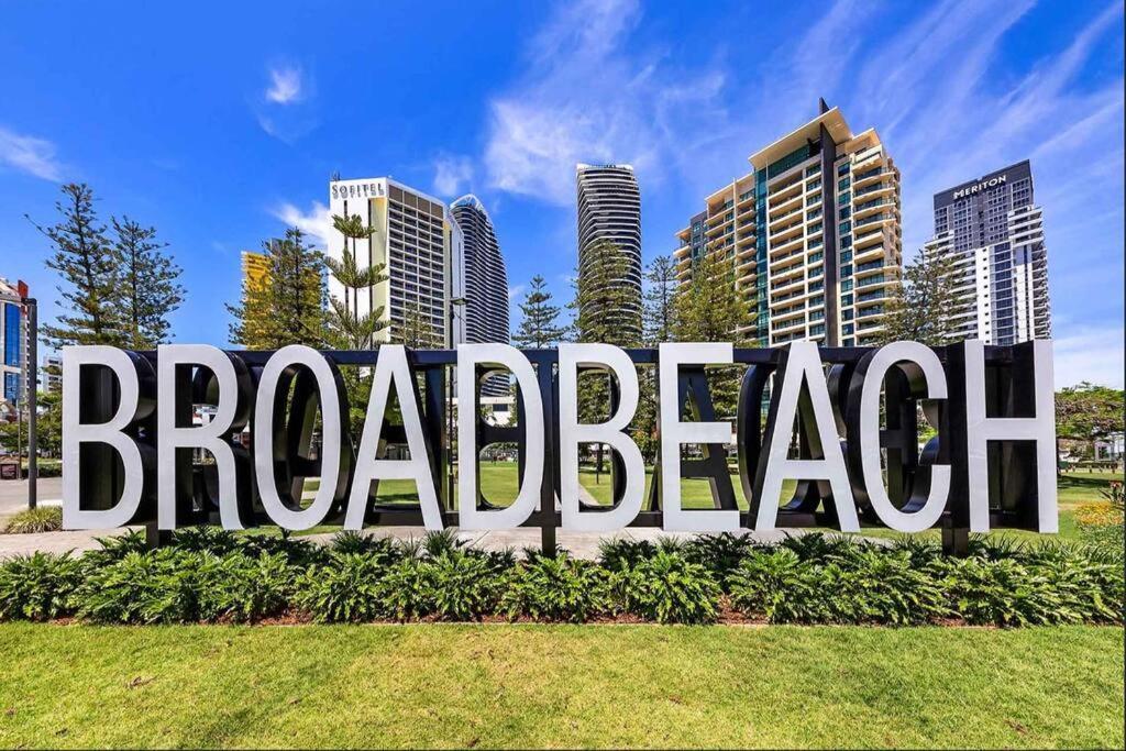 Broadbeach Stunner Modern And Central Gold Coast Exterior foto